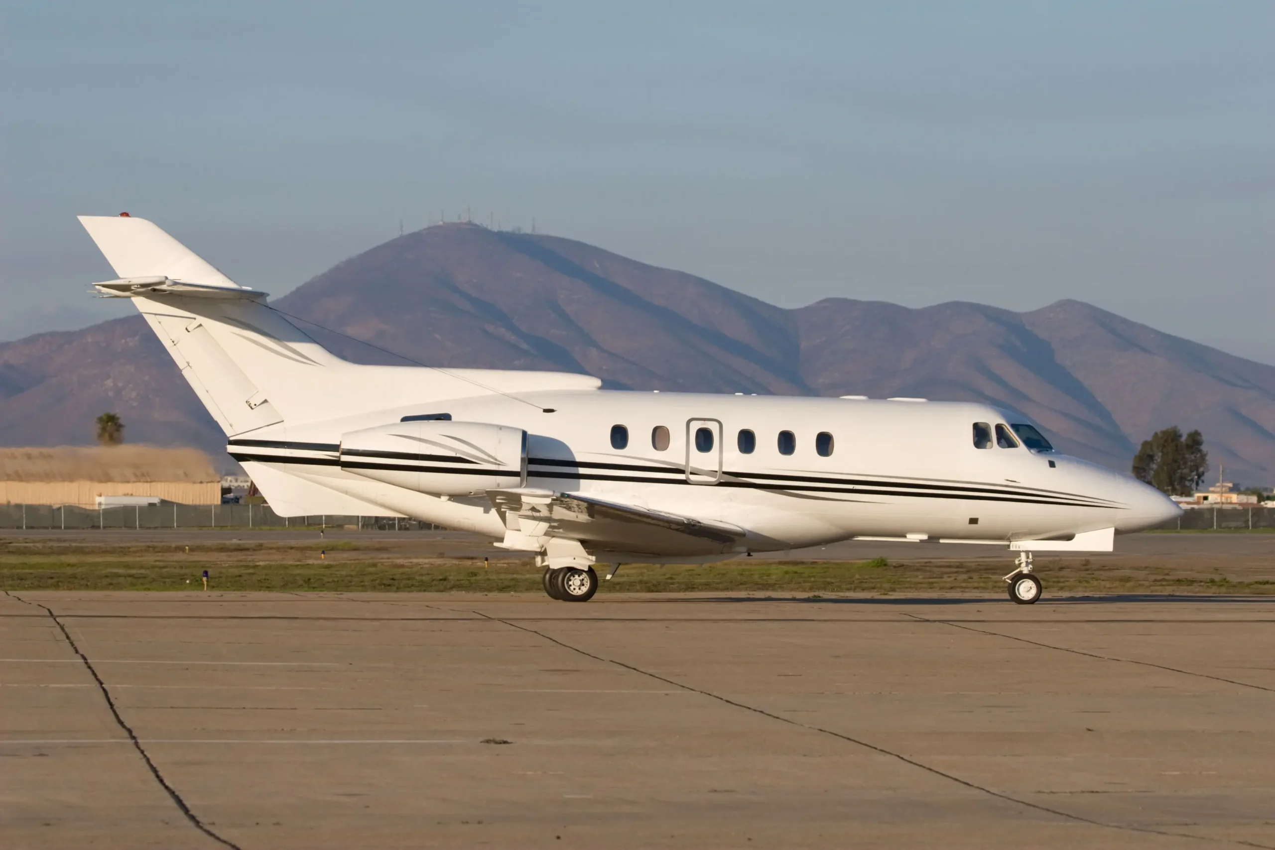Mid_Hawker_850_XP_Exterior_f81df4b892